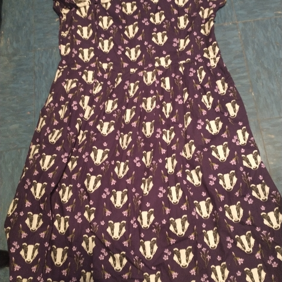 QUIRKY AND BEAUTIFUL RUN & FLY "BADGER PRINT" TEA PARTY DRESS - Picture 5 of 12